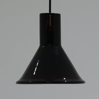 北欧より買い付けた、ホルムガード社製(現Royal Copenhagen)ビンテージランプです。照明部分はデンマークを代表する照明メーカーFog & Morup社によって作成されています。Holmegaard 社のペンダントライトの中でも人気の「P&T PENDEL」シリーズで内と外側の2層の色味が特徴的です。消灯＆点灯時にそれぞれ違った表情を見せてくれる素敵なデザインです。