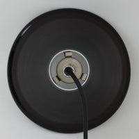 北欧より買い付けた、ホルムガード社製(現Royal Copenhagen)ビンテージランプです。照明部分はデンマークを代表する照明メーカーFog & Morup社によって作成されています。Holmegaard 社のペンダントライトの中でも人気の「P&T PENDEL」シリーズで内と外側の2層の色味が特徴的です。消灯＆点灯時にそれぞれ違った表情を見せてくれる素敵なデザインです。