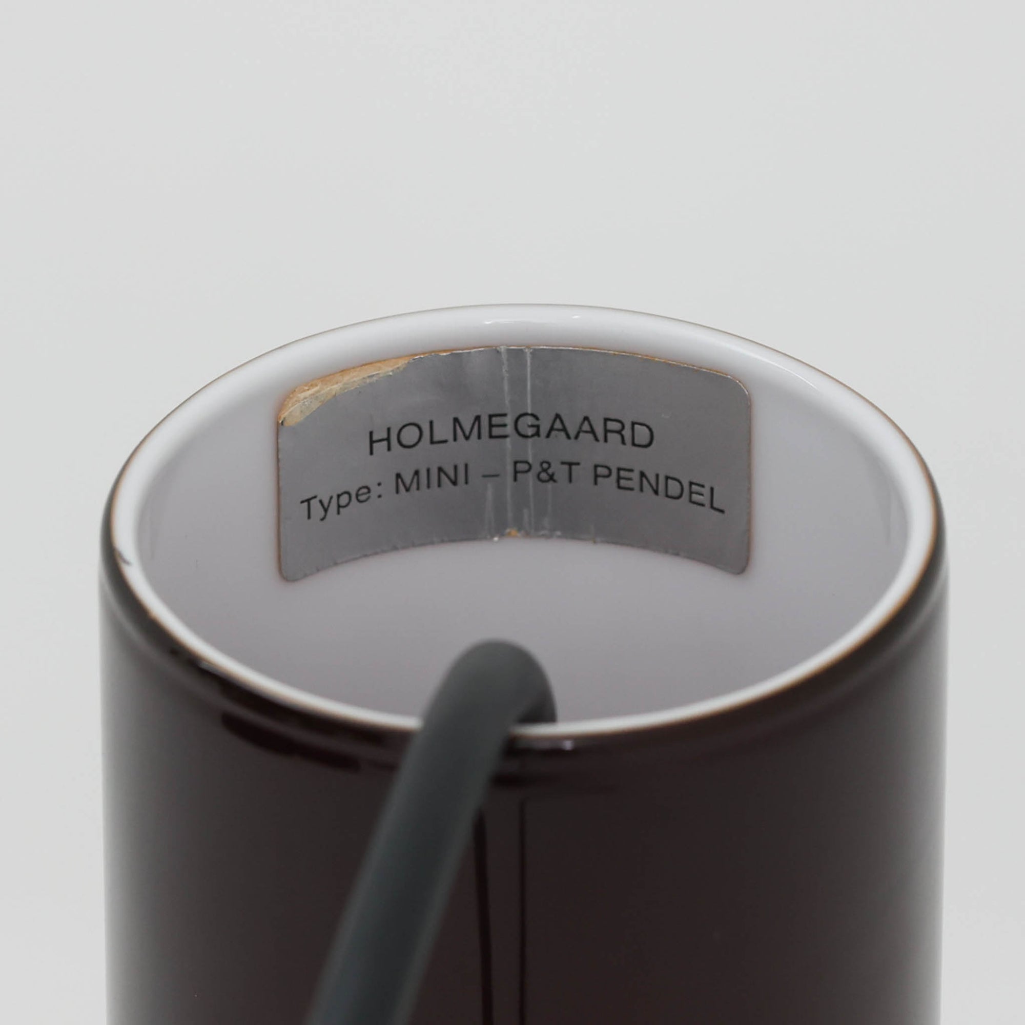 北欧より買い付けた、ホルムガード社製(現Royal Copenhagen)ビンテージランプです。照明部分はデンマークを代表する照明メーカーFog &amp; Morup社によって作成されています。Holmegaard 社のペンダントライトの中でも人気の「P&amp;T PENDEL」シリーズで内と外側の2層の色味が特徴的です。消灯＆点灯時にそれぞれ違った表情を見せてくれる素敵なデザインです。