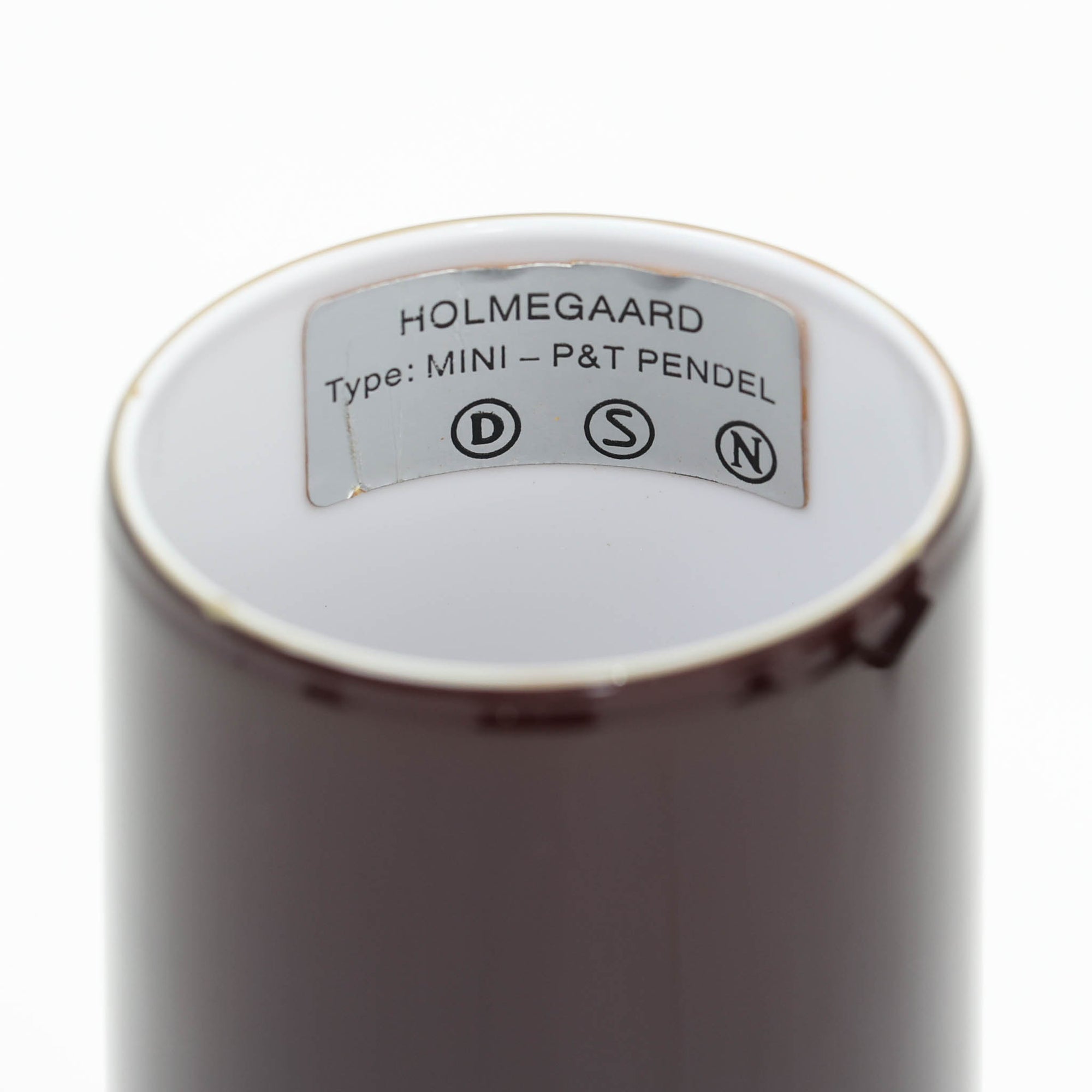 北欧より買い付けた、ホルムガード社製(現Royal Copenhagen)ビンテージランプです。照明部分はデンマークを代表する照明メーカーFog &amp; Morup社によって作成されています。Holmegaard 社のペンダントライトの中でも人気の「P&amp;T PENDEL」シリーズで内と外側の2層の色味が特徴的です。消灯＆点灯時にそれぞれ違った表情を見せてくれる素敵なデザインです。