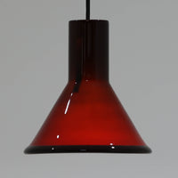 北欧より買い付けた、ホルムガード社製(現Royal Copenhagen)ビンテージランプです。照明部分はデンマークを代表する照明メーカーFog & Morup社によって作成されています。Holmegaard 社のペンダントライトの中でも人気の「P&T PENDEL」シリーズで内と外側の2層の色味が特徴的です。消灯＆点灯時にそれぞれ違った表情を見せてくれる素敵なデザインです。