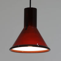 北欧より買い付けた、ホルムガード社製(現Royal Copenhagen)ビンテージランプです。照明部分はデンマークを代表する照明メーカーFog & Morup社によって作成されています。Holmegaard 社のペンダントライトの中でも人気の「P&T PENDEL」シリーズで内と外側の2層の色味が特徴的です。消灯＆点灯時にそれぞれ違った表情を見せてくれる素敵なデザインです。