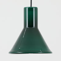 北欧より買い付けた、ホルムガード社製(現Royal Copenhagen)ビンテージランプです。照明部分はデンマークを代表する照明メーカーFog & Morup社によって作成されています。Holmegaard 社のペンダントライトの中でも人気の「P&T PENDEL」シリーズで内と外側の2層の色味が特徴的です。消灯＆点灯時にそれぞれ違った表情を見せてくれる素敵なデザインです。