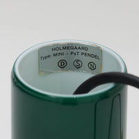 北欧より買い付けた、ホルムガード社製(現Royal Copenhagen)ビンテージランプです。照明部分はデンマークを代表する照明メーカーFog & Morup社によって作成されています。Holmegaard 社のペンダントライトの中でも人気の「P&T PENDEL」シリーズで内と外側の2層の色味が特徴的です。消灯＆点灯時にそれぞれ違った表情を見せてくれる素敵なデザインです。