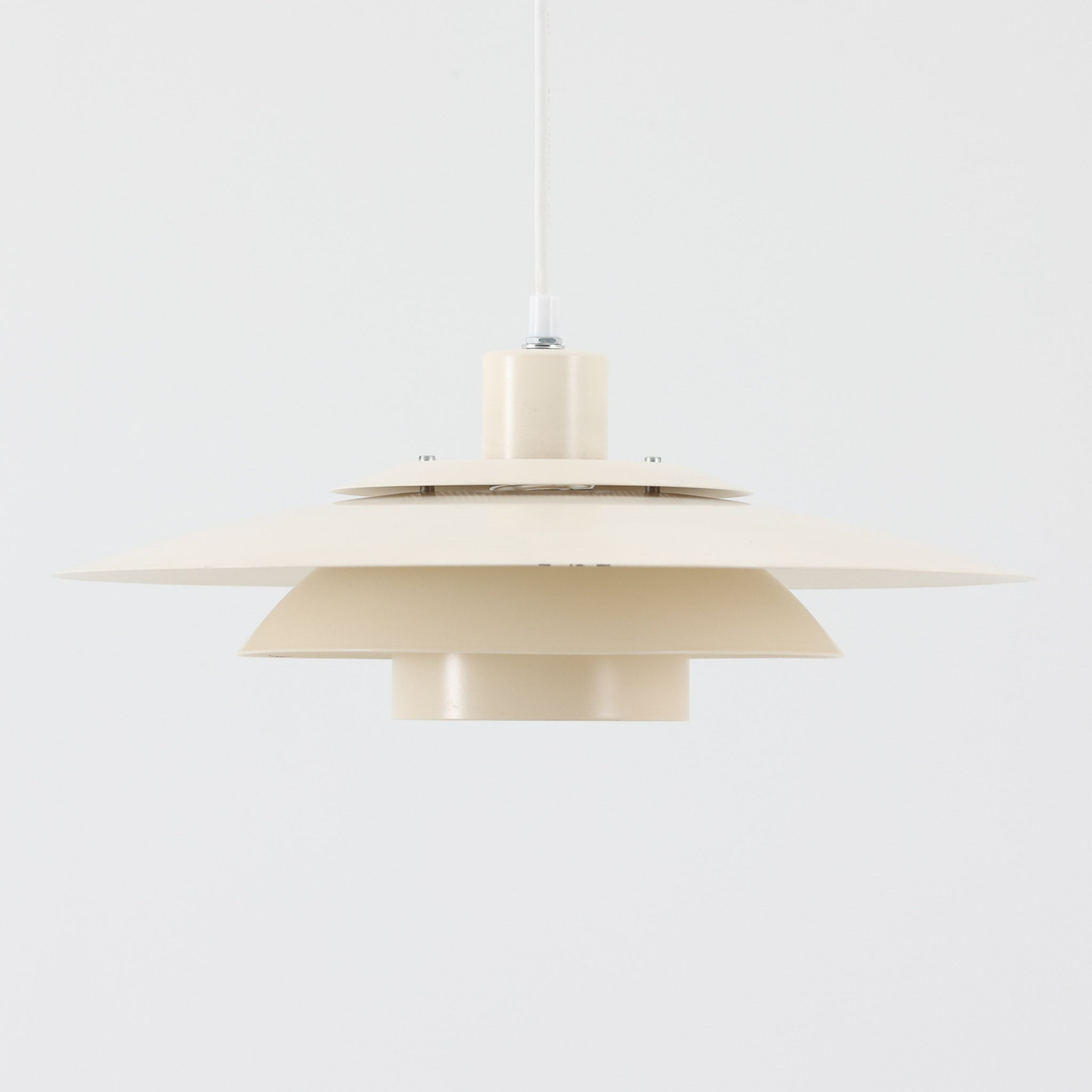 ペンダントライト スチール 直径40cm デンマーク製 北欧照明 – CHLOROS