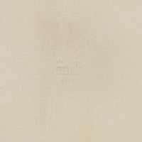 Alvar Aaltoがデザインし、Artekが製作したモデル81Aのダイニングテーブルです。バーチ材の柔らかな木肌とアアルトを象徴するLレッグの曲木構造に、落ち着いたリノリウム天板を組み合わせた、機能美あふれる北欧デザインの名作。幅150cmのゆとりあるサイズは4～6人でのダイニング使用に適しており、ワークスペースやミーティングテーブルとしても活躍します。経年により深みを増した木部の艶やかな風合いと、使い込まれた天板の味わいがビンテージならではの魅力を高め、Artekオリジナルならではの普遍的なデザイン性と希少性が空間に上質な存在感をもたらします。