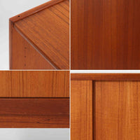 B. Fridhagenがデザインし、Bodaforsが製作したディスプレイシェルフです。チーク材ならではの美しい木目と経年で深みを増した艶やかな色合いが魅力で、上部のオープン棚と下部の引き戸収納を組み合わせた実用性の高い構成が北欧らしい機能美を感じさせます。幅90cmのすっきりとしたサイズは、書籍やオブジェ、器のディスプレイはもちろん、リビングや書斎での見せる収納と隠す収納を両立。細身の脚部が軽やかな印象を添え、Bodaforsらしい丁寧な木工技術とビンテージならではの希少性が空間に上質な存在感をもたらします。