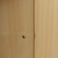 スウェーデン製収納キャビネットです。オーク材ならではの美しい木目と明るく上品な色合いが空間に軽やかな温もりを添え、幅180cmのワイドなサイズが高い収納力を実現します。中央の5段引き出しに加え、左右の扉内には棚板を備え、書類やカトラリー、リビング小物まで用途に応じて整理しやすい実用的な構成。細身の脚部が全体に抜け感を与え、北欧らしいミニマルで端正な佇まいが魅力です。リビングのサイドボードやダイニングでの収納家具としてはもちろん、ショップ什器としても映える、ビンテージならではの希少性と丁寧な木工技術を感じられる一台です。