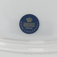 北欧より買い付けた、ホルムガード社製(現Royal Copenhagen)ビンテージランプです。ガラス製のペンダントライト「Etude Pendel」。パールホワイトのガラスとクリアエッジの組み合わせにより、灯りを点けると柔らかく温かみのある光が広がり、空間にやさしい印象をもたらします。シェード外周に細かい擦れや製造時の練りムラなど見られますが、全体としてはビンテージ品として良好なコンディションです。