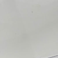 Fog & Morupの「Troubadour」は、Raija Uosikkinen（ライヤ・ウオシッキネン）によるデザインが印象的なデンマーク製のビンテージ照明です。直径30cmの琺瑯加工スチール製シェードには、花々と中世を思わせる人物が連続して描かれ、ブラウンを基調とした繊細な絵柄が大きな魅力。丸みを帯びたシンプルなフォルムと装飾性豊かな図柄の対比が美しく、消灯時にも空間を彩る存在感があります。ダイニングやリビングのアクセントとして楽しみたい一灯です。
