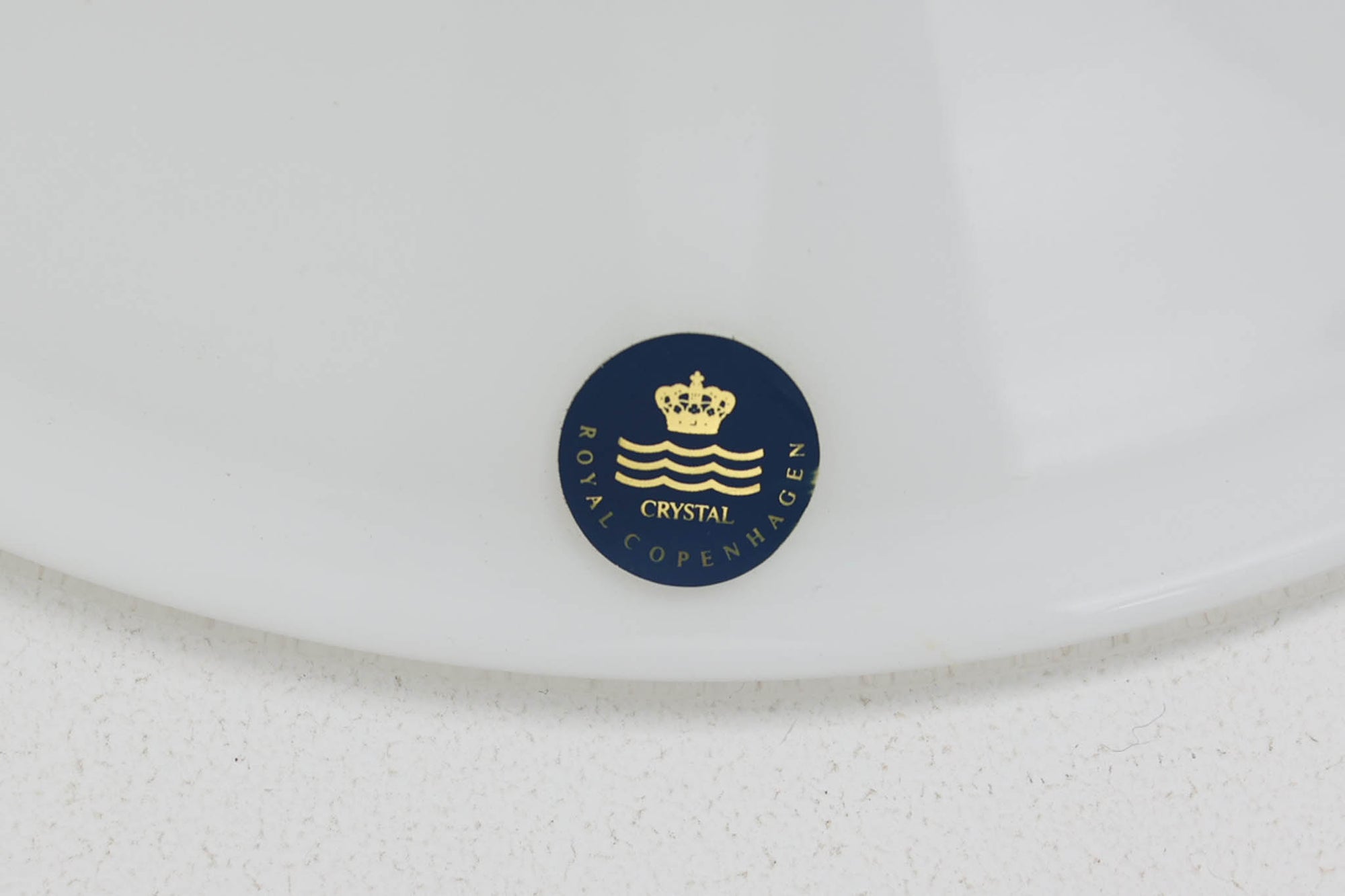 北欧より買い付けた、Royal Copenhagen(旧Holmgaard)社製ビンテージランプです。珍しい形のデザインで、天井から吊るすだけでお部屋を可愛く演出してくれそうです。