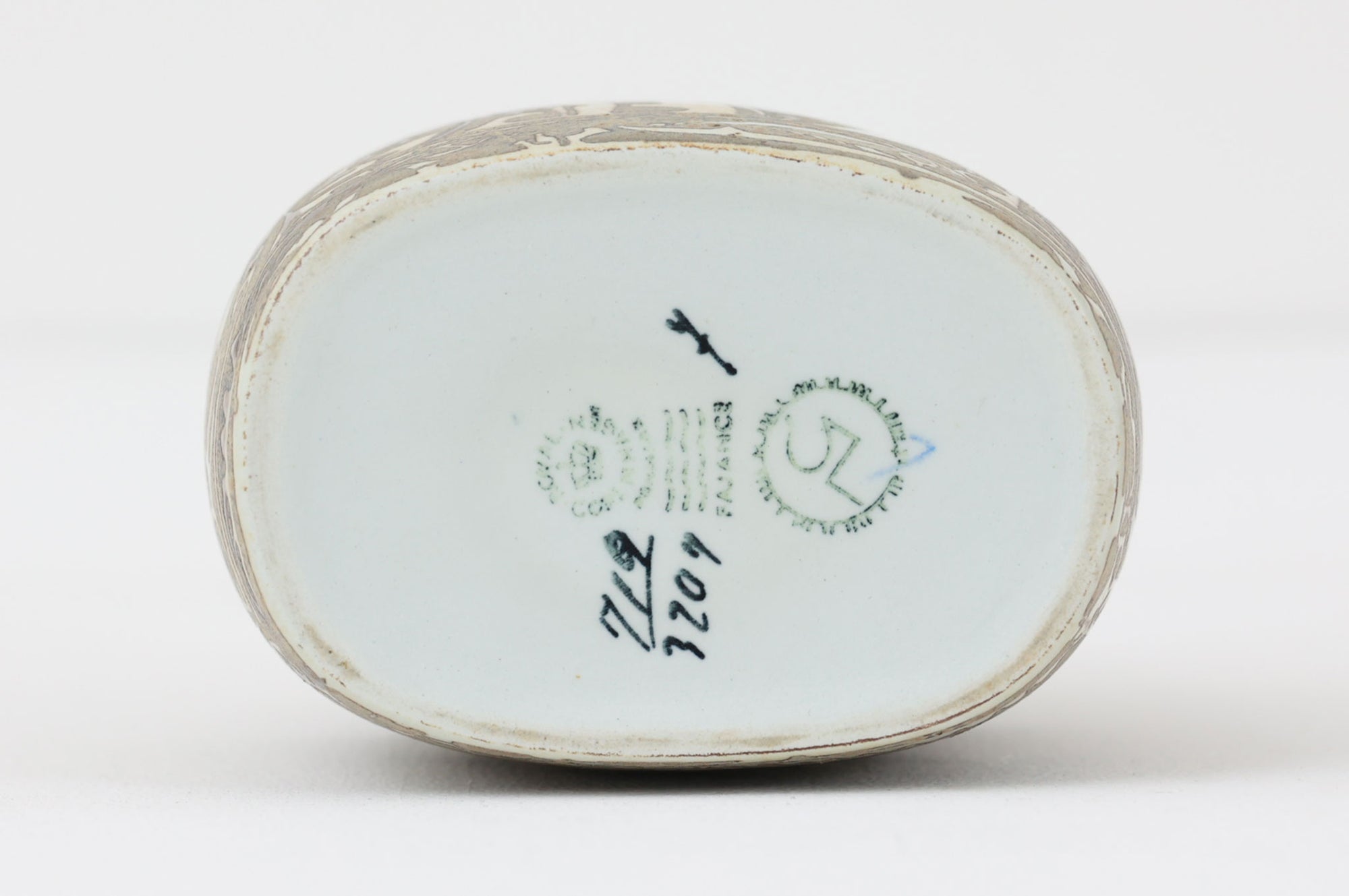 ロイヤルコペンハーゲン社製、BACAシリーズのフラワーベースです。