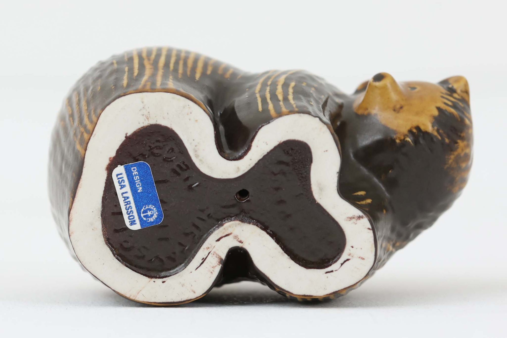 Lisa Larson、SKANSENシリーズのクマです。SKANSENはストックホルムの動物園で、このクマのほかに北欧に縁のあるさまざまな動物がモチーフにされています。1978年から製造されたお品となります。