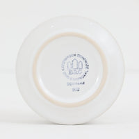 デンマークを代表するデザイナー、イェンス・H・クイストゴーによる「Cordial（コーディアル）」シリーズのヴィンテージシュガーポットです。1960年代にKronjydenから制作が始まったシリーズは、その後Nissen、Bing&Grondahlと引き継がれ長く愛されたシリーズとなりました。ストーンウェアにハートを連想させる繊細な型押し模様が施されており、デンマークではスウェーデンやフィンランドの陶器メーカーと並んで今でも非常に人気のある商品となります。