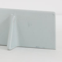 ロイヤルコペンハーゲンの名作「Baca（バッカ）」シリーズは、ニルス・トーソンやヨハンナ・ガーバー、エレン・マルマーなど複数のデザイナーによって1965年〜1990年代にかけ製造されたヴィンテージファイアンスの傑作。大胆なテクスチャーとシルクスクリーンプリントを組み合わせた意匠が特徴です。