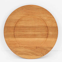 デンマークのDe Danske Mejeriers Maskinfabrik（DDMM）による、オーク材（ナラ材）のディナープレートです。すっきりとしたフォルムと木目の美しさが魅力で、ディスプレイトレイやサービスプレートとしても幅広くお使いいただけます。天然木ならではの温かみがあり、北欧らしい上質な雰囲気を感じられるアイテムです。