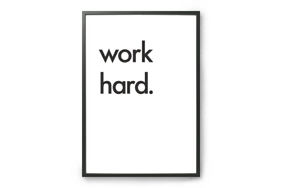子供が決まって言うセリフ「遊んでいるから」。いつもならイライラしてしまうそんな言葉も「playhard」というフレーズにしたら許してしまいそう。忙しい大人には、「workhard」。子供部屋やリビングに飾るととってもユニーク。なんでこんなデザインかって？Nor-Folkというブランドはイギリスに住む夫婦が、子育てを楽しもうと考えて立ち上げたから。ギフトにもお勧めの可愛い商品達です。