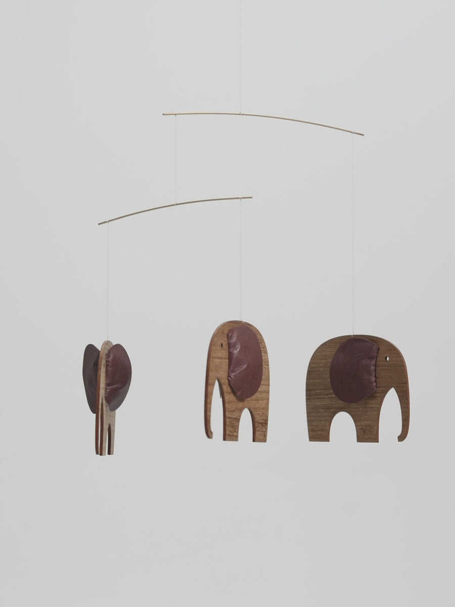 モビール 北欧 デンマーク製 Baby Elephants 3 チーク材 3匹の子供ゾウ