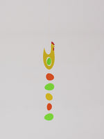 Flensted Hanging Art（フレンステッド・ハンギングアート）は、1954年にデンマークで誕生した北欧モビールの老舗ブランドです。創業者クリスチャン・フレンステッドと妻グレーテが自宅で最初のモビールを作ったことから始まり、現在も家族経営のもと、すべて手作業で丁寧に製作されています。風や空気の流れで繊細に揺れるモビールは、リビングや寝室、子供部屋、玄関、オフィスなど、さまざまな空間に静けさと調和をもたらします。北欧インテリアやモダンアートと調和するシンプルで洗練されたデザインは、出産祝いや引越し祝い、誕生日などのギフトにも最適。2024年にはブランド名を「Flensted mobiles」から「Flensted Hanging Art」へ刷新し、アート性とハンドメイドの温もりをそのままに、より現代的な世界観を発信しています。癒しの空間演出を求める方におすすめのインテリアアートです。