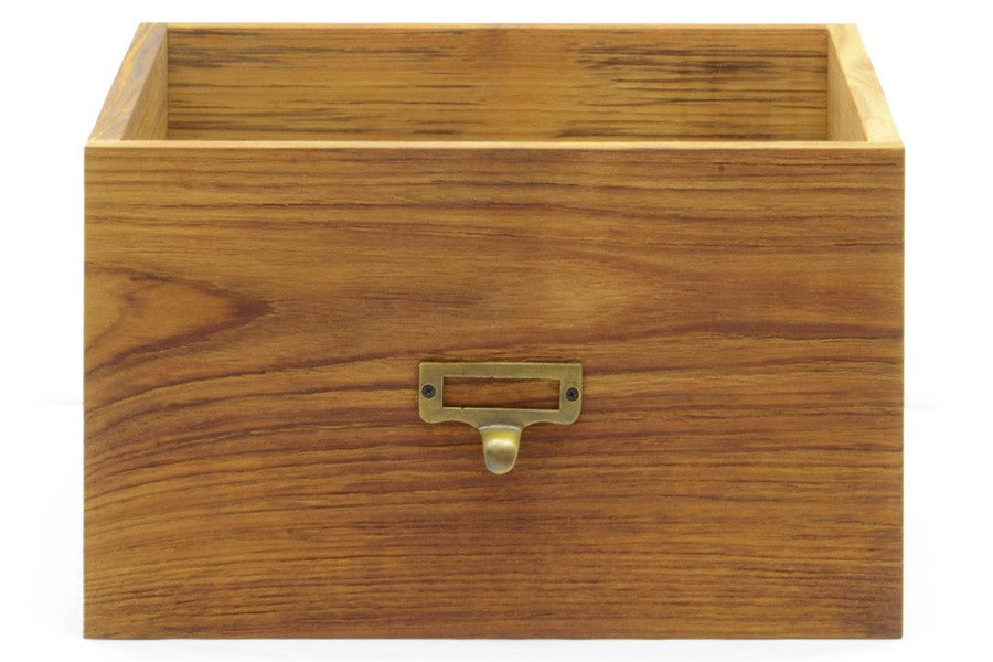 TYSTシリーズの収納BOX1つです。さまざまなものをボックスに収納して、シェルフやボードに収める事が可能です。