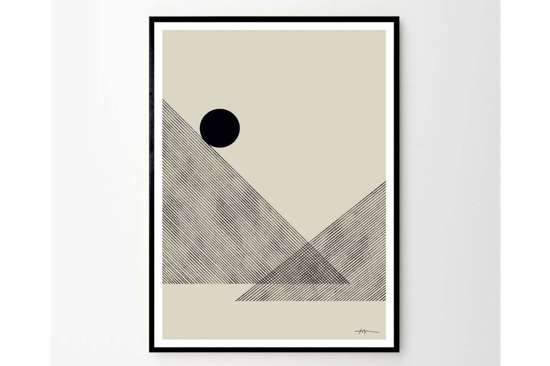 The Poster Club（ポスタークラブ）は、デンマーク・コペンハーゲンを拠点とするオンラインショップで、北欧デザインの高品質なポスターやアートプリントを専門に取り扱っています。新進気鋭の若手アーティストから世界的に活躍する作家まで、多彩なラインナップが魅力。北欧のライフスタイル、ファッション、インテリアデザインのトレンドを取り入れたミニマルで洗練された作品は、シンプルで上質な空間に自然と溶け込みます。ナチュラルインテリアや韓国風の部屋づくり、和モダンテイストにも調和し、アートを取り入れた暮らしを提案。世界中のインテリア雑誌やデザインメディアにも多数掲載されており、感度の高いユーザーからも厚い信頼を集めています。The Poster Clubは、アートプリントを通して日常に美とインスピレーションを届ける、北欧インテリア好きにおすすめのブランドです。