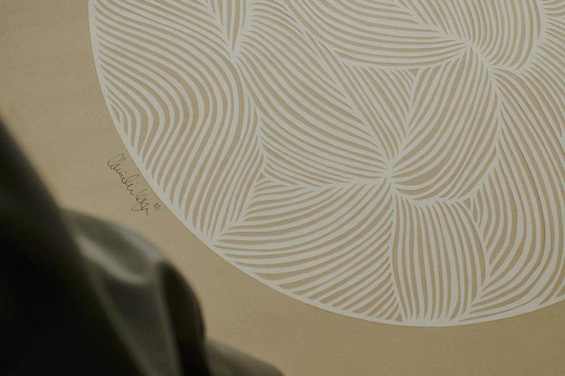 The Poster Club（ポスタークラブ）は、デンマーク・コペンハーゲンを拠点とするオンラインショップで、北欧デザインの高品質なポスターやアートプリントを専門に取り扱っています。新進気鋭の若手アーティストから世界的に活躍する作家まで、多彩なラインナップが魅力。北欧のライフスタイル、ファッション、インテリアデザインのトレンドを取り入れたミニマルで洗練された作品は、シンプルで上質な空間に自然と溶け込みます。ナチュラルインテリアや韓国風の部屋づくり、和モダンテイストにも調和し、アートを取り入れた暮らしを提案。世界中のインテリア雑誌やデザインメディアにも多数掲載されており、感度の高いユーザーからも厚い信頼を集めています。The Poster Clubは、アートプリントを通して日常に美とインスピレーションを届ける、北欧インテリア好きにおすすめのブランドです。