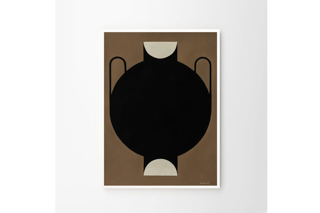 THEPOSTERCLUBは、コペンハーゲンを拠点とするオンラインストアで、主に厳選されたアートポスターを販売しています。主にスカンジナビアのライフスタイル、ファッション、インテリアデザイントレンドからインスピレーションを受け、モノクロから抽象画、エッジの利いた写真アートまで、多くのアーティストの作品を取り扱っています。また、無名有名問わず多くのデザイナーとのコラボレーションを積極的に行い、多くの作品を独占的に販売しているのも特徴的です。