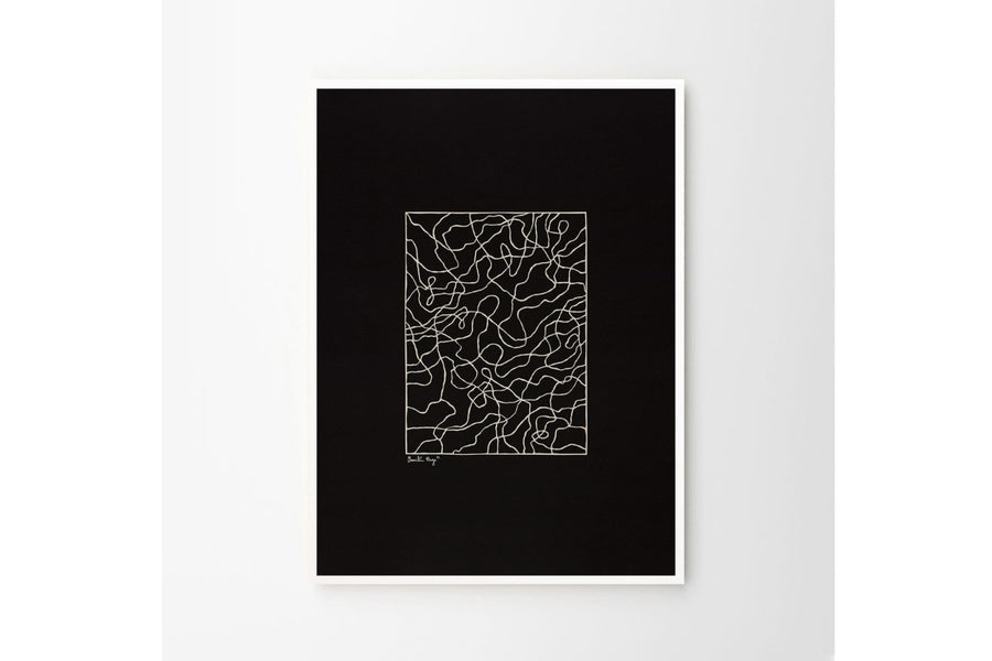 THEPOSTERCLUBは、コペンハーゲンを拠点とするオンラインストアで、主に厳選されたアートポスターを販売しています。主にスカンジナビアのライフスタイル、ファッション、インテリアデザイントレンドからインスピレーションを受け、モノクロから抽象画、エッジの利いた写真アートまで、多くのアーティストの作品を取り扱っています。また、無名有名問わず多くのデザイナーとのコラボレーションを積極的に行い、多くの作品を独占的に販売しているのも特徴的です。