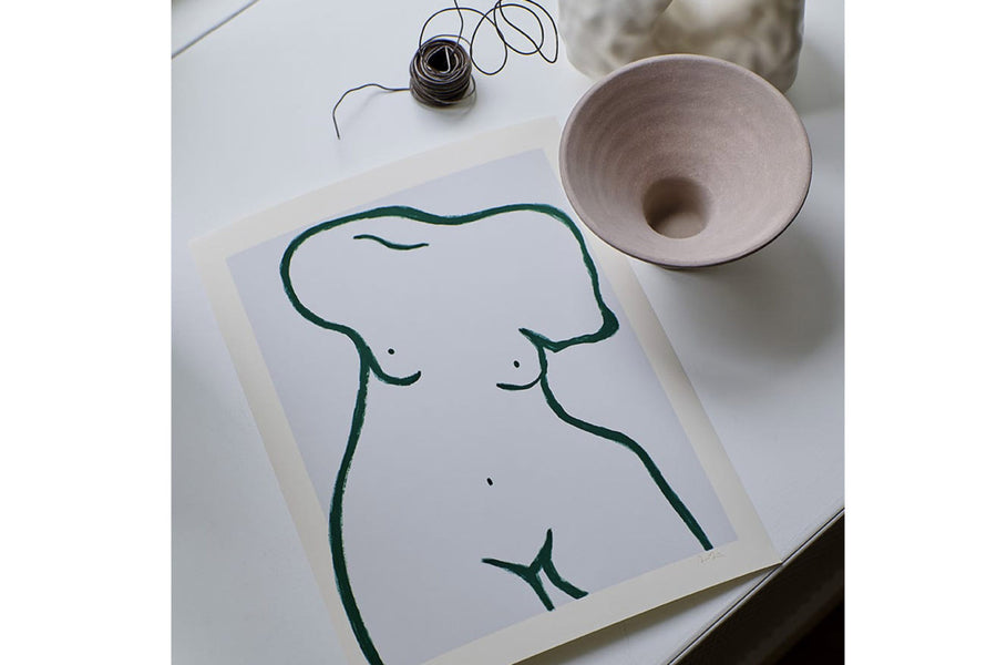 THEPOSTERCLUBは、コペンハーゲンを拠点とするオンラインストアで、主に厳選されたアートポスターを販売しています。主にスカンジナビアのライフスタイル、ファッション、インテリアデザイントレンドからインスピレーションを受け、モノクロから抽象画、エッジの利いた写真アートまで、多くのアーティストの作品を取り扱っています。また、無名有名問わず多くのデザイナーとのコラボレーションを積極的に行い、多くの作品を独占的に販売しているのも特徴的です。