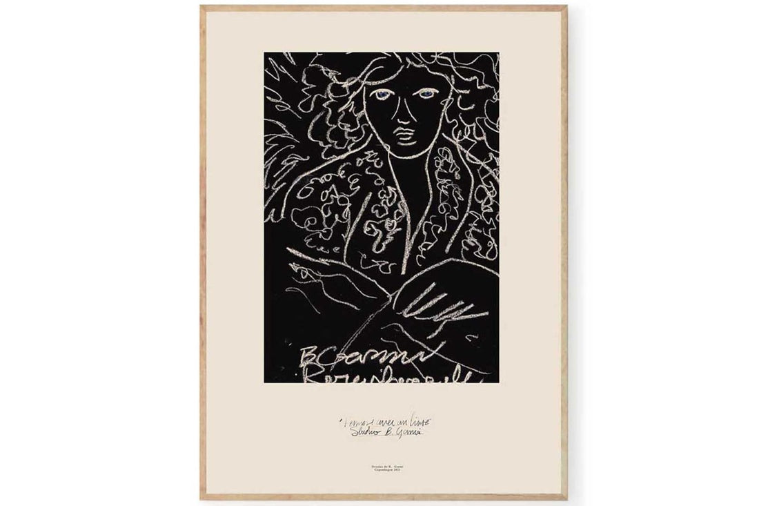 THEPOSTERCLUBは、コペンハーゲンを拠点とするオンラインストアで、主に厳選されたアートポスターを販売しています。主にスカンジナビアのライフスタイル、ファッション、インテリアデザイントレンドからインスピレーションを受け、モノクロから抽象画、エッジの利いた写真アートまで、多くのアーティストの作品を取り扱っています。また、無名有名問わず多くのデザイナーとのコラボレーションを積極的に行い、多くの作品を独占的に販売しているのも特徴的です。