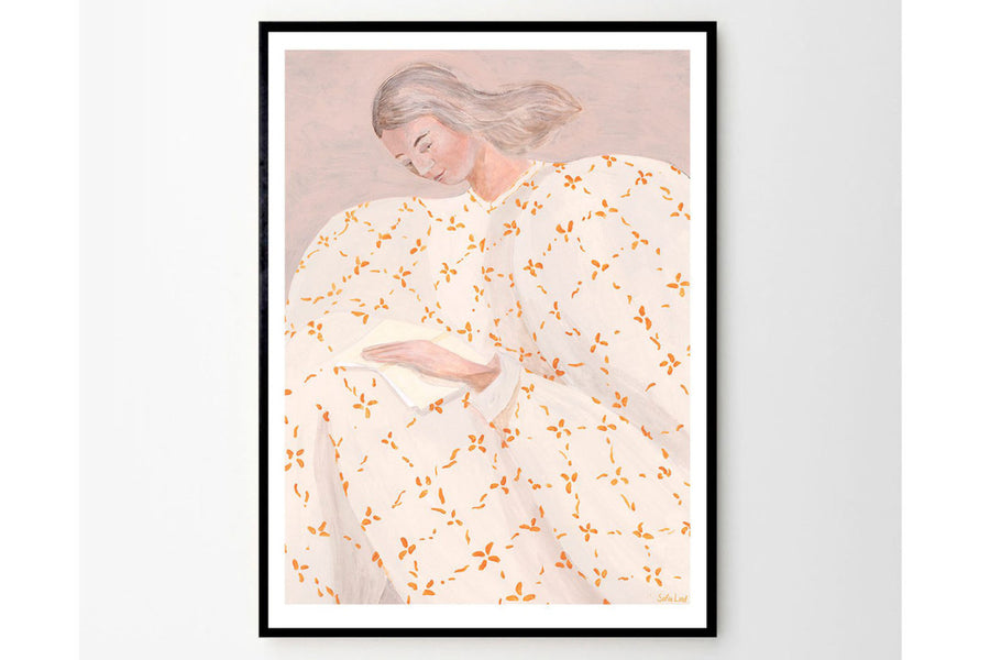 The Poster Club（ポスタークラブ）は、デンマーク・コペンハーゲンを拠点とするオンラインショップで、北欧デザインの高品質なポスターやアートプリントを専門に取り扱っています。新進気鋭の若手アーティストから世界的に活躍する作家まで、多彩なラインナップが魅力。北欧のライフスタイル、ファッション、インテリアデザインのトレンドを取り入れたミニマルで洗練された作品は、シンプルで上質な空間に自然と溶け込みます。ナチュラルインテリアや韓国風の部屋づくり、和モダンテイストにも調和し、アートを取り入れた暮らしを提案。世界中のインテリア雑誌やデザインメディアにも多数掲載されており、感度の高いユーザーからも厚い信頼を集めています。The Poster Clubは、アートプリントを通して日常に美とインスピレーションを届ける、北欧インテリア好きにおすすめのブランドです。