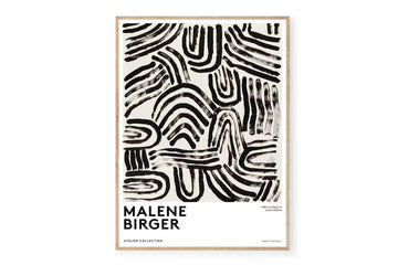 The Poster Club（ポスタークラブ）は、デンマーク・コペンハーゲンを拠点とするオンラインショップで、北欧デザインの高品質なポスターやアートプリントを専門に取り扱っています。新進気鋭の若手アーティストから世界的に活躍する作家まで、多彩なラインナップが魅力。北欧のライフスタイル、ファッション、インテリアデザインのトレンドを取り入れたミニマルで洗練された作品は、シンプルで上質な空間に自然と溶け込みます。ナチュラルインテリアや韓国風の部屋づくり、和モダンテイストにも調和し、アートを取り入れた暮らしを提案。世界中のインテリア雑誌やデザインメディアにも多数掲載されており、感度の高いユーザーからも厚い信頼を集めています。The Poster Clubは、アートプリントを通して日常に美とインスピレーションを届ける、北欧インテリア好きにおすすめのブランドです。