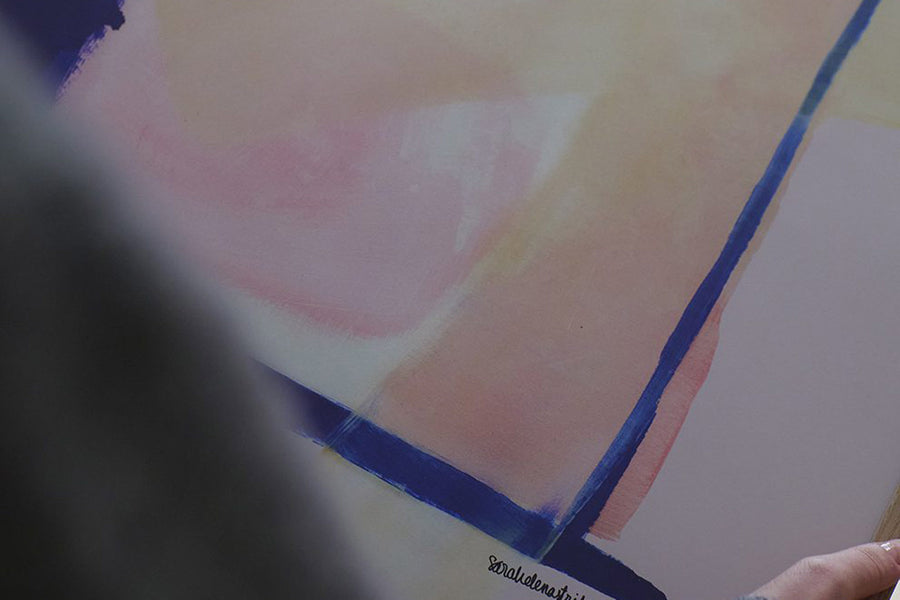 The Poster Club（ポスタークラブ）は、デンマーク・コペンハーゲンを拠点とするオンラインショップで、北欧デザインの高品質なポスターやアートプリントを専門に取り扱っています。新進気鋭の若手アーティストから世界的に活躍する作家まで、多彩なラインナップが魅力。北欧のライフスタイル、ファッション、インテリアデザインのトレンドを取り入れたミニマルで洗練された作品は、シンプルで上質な空間に自然と溶け込みます。ナチュラルインテリアや韓国風の部屋づくり、和モダンテイストにも調和し、アートを取り入れた暮らしを提案。世界中のインテリア雑誌やデザインメディアにも多数掲載されており、感度の高いユーザーからも厚い信頼を集めています。The Poster Clubは、アートプリントを通して日常に美とインスピレーションを届ける、北欧インテリア好きにおすすめのブランドです。