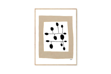 THEPOSTERCLUBは、コペンハーゲンを拠点とするオンラインストアで、主に厳選されたアートポスターを販売しています。主にスカンジナビアのライフスタイル、ファッション、インテリアデザイントレンドからインスピレーションを受け、モノクロから抽象画、エッジの利いた写真アートまで、多くのアーティストの作品を取り扱っています。また、無名有名問わず多くのデザイナーとのコラボレーションを積極的に行い、多くの作品を独占的に販売しているのも特徴的です。