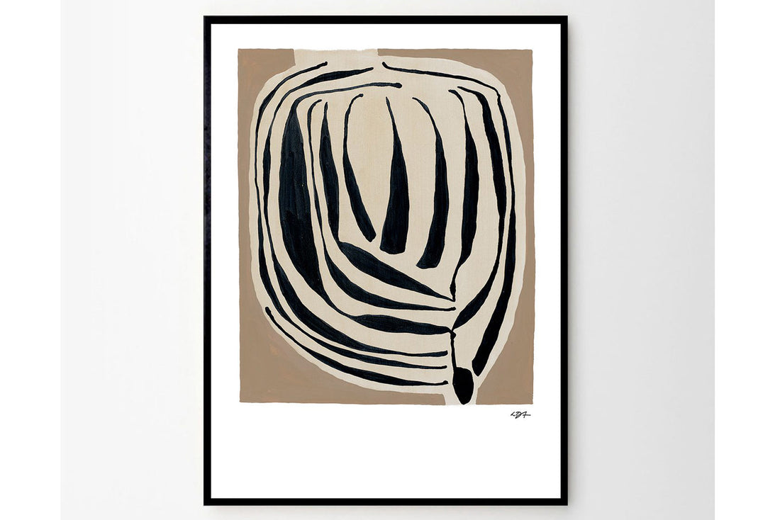 THEPOSTERCLUBは、コペンハーゲンを拠点とするオンラインストアで、主に厳選されたアートポスターを販売しています。主にスカンジナビアのライフスタイル、ファッション、インテリアデザイントレンドからインスピレーションを受け、モノクロから抽象画、エッジの利いた写真アートまで、多くのアーティストの作品を取り扱っています。また、無名有名問わず多くのデザイナーとのコラボレーションを積極的に行い、多くの作品を独占的に販売しているのも特徴的です。