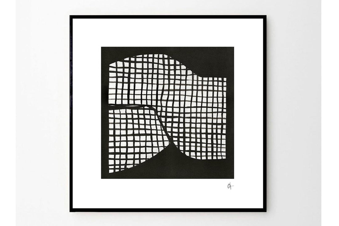 The Poster Club（ポスタークラブ）は、デンマーク・コペンハーゲンを拠点とするオンラインショップで、北欧デザインの高品質なポスターやアートプリントを専門に取り扱っています。新進気鋭の若手アーティストから世界的に活躍する作家まで、多彩なラインナップが魅力。北欧のライフスタイル、ファッション、インテリアデザインのトレンドを取り入れたミニマルで洗練された作品は、シンプルで上質な空間に自然と溶け込みます。ナチュラルインテリアや韓国風の部屋づくり、和モダンテイストにも調和し、アートを取り入れた暮らしを提案。世界中のインテリア雑誌やデザインメディアにも多数掲載されており、感度の高いユーザーからも厚い信頼を集めています。The Poster Clubは、アートプリントを通して日常に美とインスピレーションを届ける、北欧インテリア好きにおすすめのブランドです。