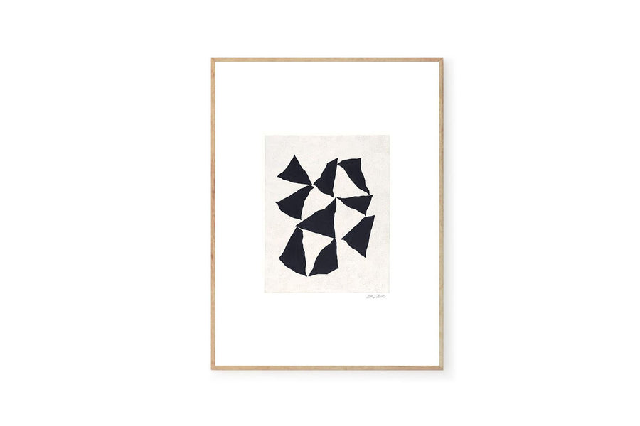 THEPOSTERCLUBは、コペンハーゲンを拠点とするオンラインストアで、主に厳選されたアートポスターを販売しています。主にスカンジナビアのライフスタイル、ファッション、インテリアデザイントレンドからインスピレーションを受け、モノクロから抽象画、エッジの利いた写真アートまで、多くのアーティストの作品を取り扱っています。また、無名有名問わず多くのデザイナーとのコラボレーションを積極的に行い、多くの作品を独占的に販売しているのも特徴的です。