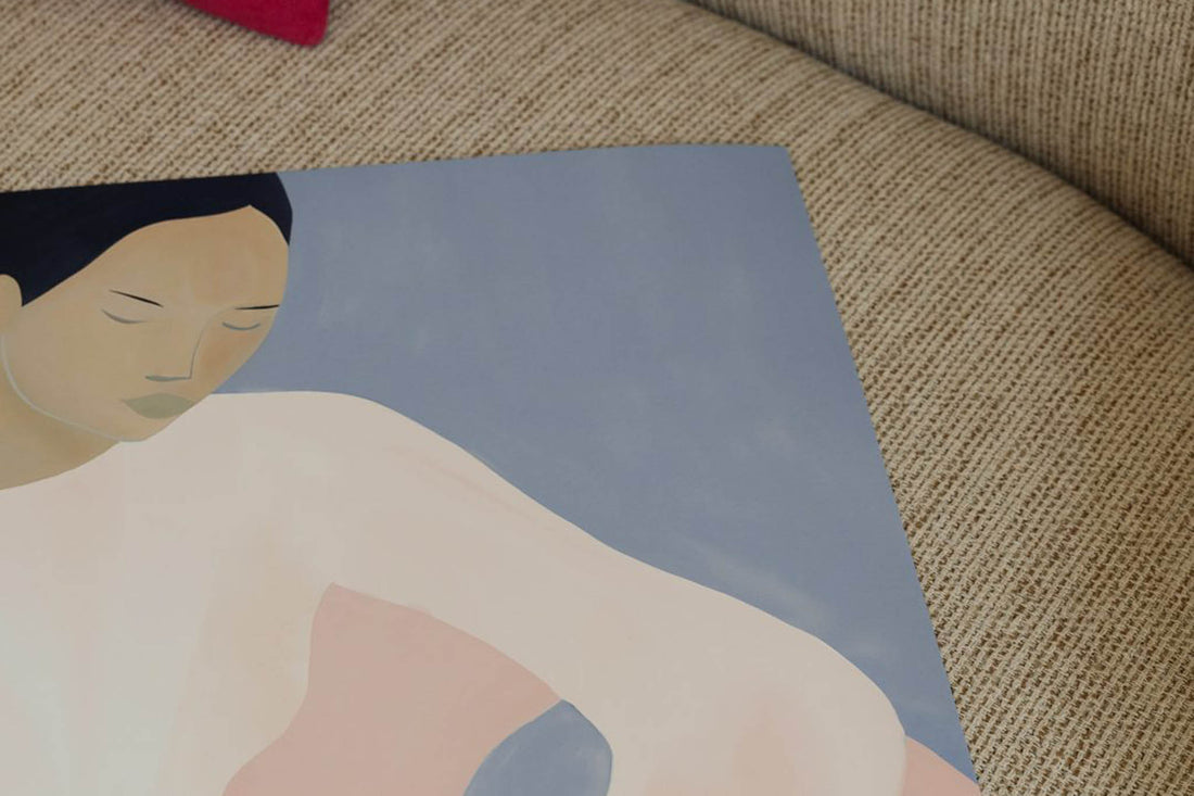 The Poster Club（ポスタークラブ）は、デンマーク・コペンハーゲンを拠点とするオンラインショップで、北欧デザインの高品質なポスターやアートプリントを専門に取り扱っています。新進気鋭の若手アーティストから世界的に活躍する作家まで、多彩なラインナップが魅力。北欧のライフスタイル、ファッション、インテリアデザインのトレンドを取り入れたミニマルで洗練された作品は、シンプルで上質な空間に自然と溶け込みます。ナチュラルインテリアや韓国風の部屋づくり、和モダンテイストにも調和し、アートを取り入れた暮らしを提案。世界中のインテリア雑誌やデザインメディアにも多数掲載されており、感度の高いユーザーからも厚い信頼を集めています。The Poster Clubは、アートプリントを通して日常に美とインスピレーションを届ける、北欧インテリア好きにおすすめのブランドです。