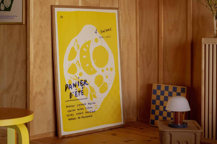 The Poster Club（ポスタークラブ）は、デンマーク・コペンハーゲンを拠点とするオンラインショップで、北欧デザインの高品質なポスターやアートプリントを専門に取り扱っています。新進気鋭の若手アーティストから世界的に活躍する作家まで、多彩なラインナップが魅力。北欧のライフスタイル、ファッション、インテリアデザインのトレンドを取り入れたミニマルで洗練された作品は、シンプルで上質な空間に自然と溶け込みます。ナチュラルインテリアや韓国風の部屋づくり、和モダンテイストにも調和し、アートを取り入れた暮らしを提案。世界中のインテリア雑誌やデザインメディアにも多数掲載されており、感度の高いユーザーからも厚い信頼を集めています。The Poster Clubは、アートプリントを通して日常に美とインスピレーションを届ける、北欧インテリア好きにおすすめのブランドです。