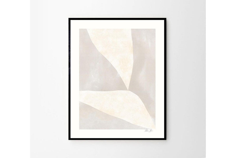 THEPOSTERCLUBは、コペンハーゲンを拠点とするオンラインストアで、主に厳選されたアートポスターを販売しています。主にスカンジナビアのライフスタイル、ファッション、インテリアデザイントレンドからインスピレーションを受け、モノクロから抽象画、エッジの利いた写真アートまで、多くのアーティストの作品を取り扱っています。また、無名有名問わず多くのデザイナーとのコラボレーションを積極的に行い、多くの作品を独占的に販売しているのも特徴的です。