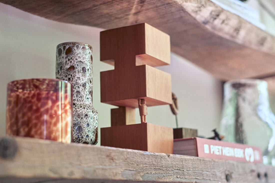 モダンなバウハウス建築デザインのようなオブジェ/置き物　高さ20cm