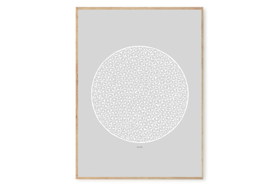 Poster&amp;Frameは、2018年に設立されたスカンジナビアのデザインウェブショップです。新しい会社ですが過去6年間、デンマークのデザイン、広告、およびデザイン業界で懸命に取り組んできた経験豊富なチームメンバーで構成され、500人以上の国内および国際的なアーティストによるオリジナルアート作品を提供しています。