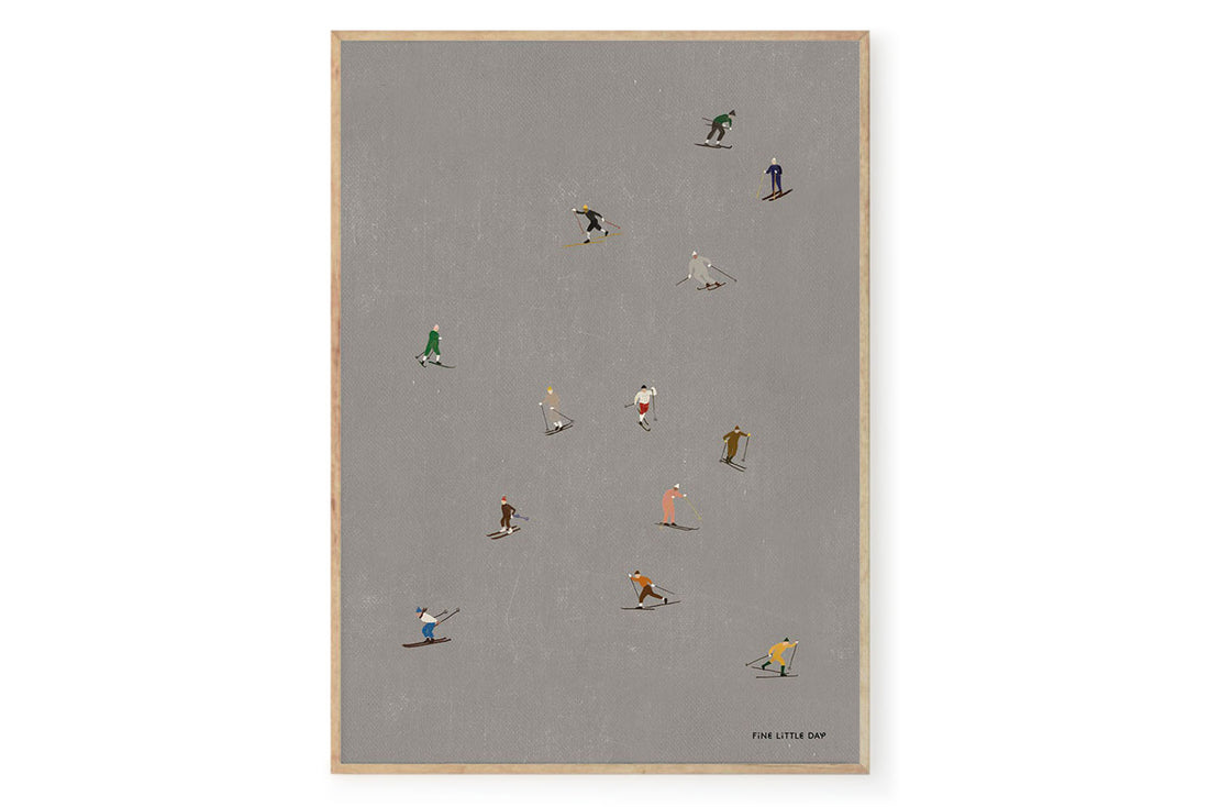 Fine Little Dayは、2007年にクリエイティブディレクターのElisabeth Dunker（エリーサベット・デュンケル）によって設立された、スウェーデンのヨーテボリを拠点とするデザインカンパニーです。遊びごごろ、手工芸への情熱、手描きの線の表現や語るべき物語に心を寄せ、高いアート性と環境への配慮を兼ね備えた商品を展開しています。できうる限り持続可能でオーガニックな素材を選びとり、内外のアーティストや作り手たちと協働してインテリア、テキスタイル、ポスターなど生活にかかわるあらゆるジャンルで、子どもたちと子どもの心を持つ大人たちに向けての魅力的な商品を世界に送り出しています。