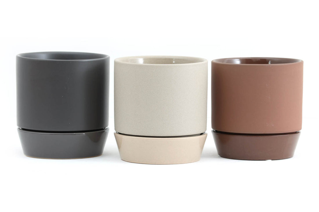 クリーンなデザインのフラワーポット&ソーサー　DENISE　チャコールグレー　高さ15cm