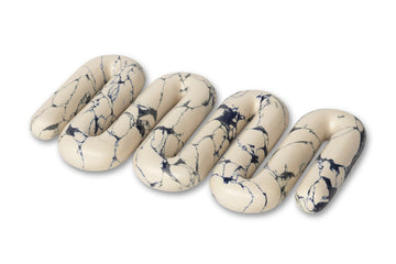 複合大理石のユニークな鍋敷き　ORLA　スペクトラムブルー　25×14cm
