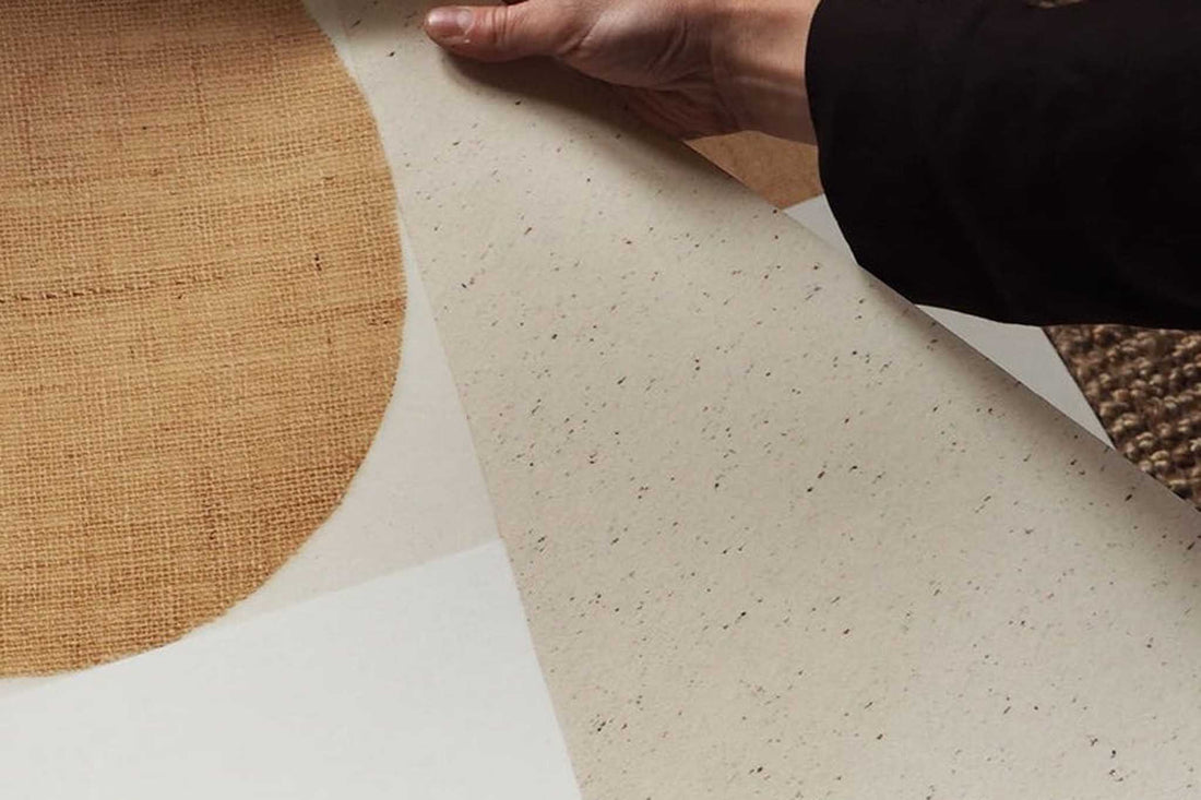 Atelier Cph（アトリエ・シーピーエイチ）は、デンマーク・コペンハーゲンを拠点とするデザインスタジオ兼アートブランドです。ミニマルで構築的なビジュアルを特徴とし、抽象アートやコラージュを中心としたアートポスターを多数手がけています。北欧デザインらしい洗練された感性とバランスの取れた構成美が魅力で、リビング、寝室、書斎、オフィスなど、あらゆる空間に調和と静けさをもたらします。幾何学的なモチーフを用いたアートは、ギャラリーウォールやモダンインテリアのアクセントにも最適。高品質な紙と印刷による仕上がりで、インテリアとしての完成度も高く評価されています。北欧アートポスター、現代アート、ミニマルデザイン、韓国インテリアなど、幅広いスタイルにマッチするスタイリッシュなアートを探している方におすすめです。