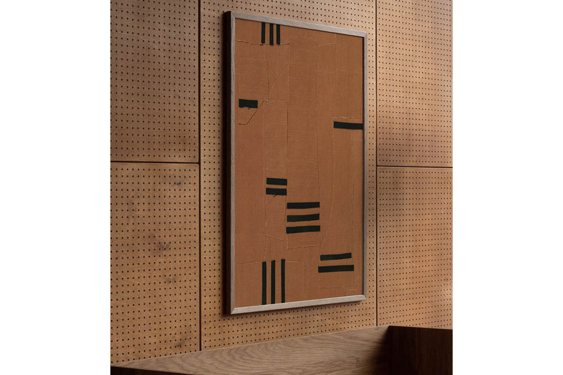 Atelier Cph（アトリエ・シーピーエイチ）は、デンマーク・コペンハーゲンを拠点とするデザインスタジオ兼アートブランドです。ミニマルで構築的なビジュアルを特徴とし、抽象アートやコラージュを中心としたアートポスターを多数手がけています。北欧デザインらしい洗練された感性とバランスの取れた構成美が魅力で、リビング、寝室、書斎、オフィスなど、あらゆる空間に調和と静けさをもたらします。幾何学的なモチーフを用いたアートは、ギャラリーウォールやモダンインテリアのアクセントにも最適。高品質な紙と印刷による仕上がりで、インテリアとしての完成度も高く評価されています。北欧アートポスター、現代アート、ミニマルデザイン、韓国インテリアなど、幅広いスタイルにマッチするスタイリッシュなアートを探している方におすすめです。