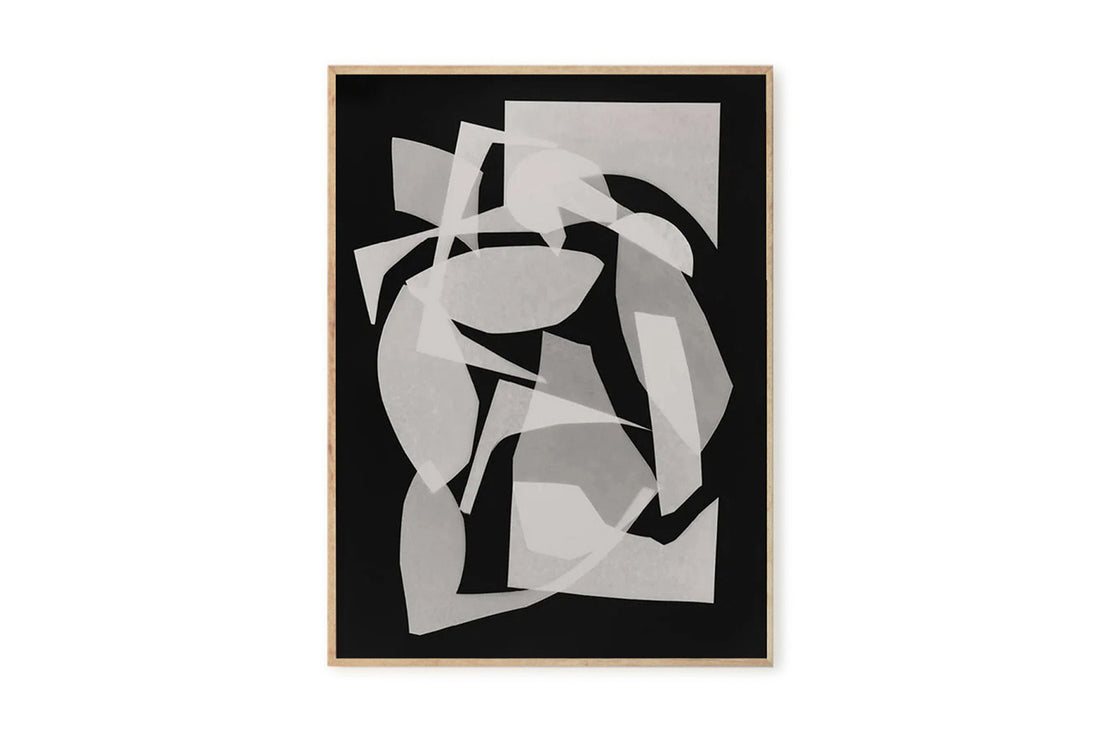 ATELIERCPHはデンマークのクリエイティブスタジオです。"トレンド予報のSARA"と"アートディレクターのMANDY"によって2012年に設立され、革新的なアイテムを発表しています。こちらのポスターコレクションは、生地を異なる抽象的な形と幾何学的な形にカットし、布のテクスチャを感じられる様にデンマークの写真家"Jonas"によってHasselbladのカメラで撮影されています。これらは、コペンハーゲン中心部の古いビスケット工場で作成されています。