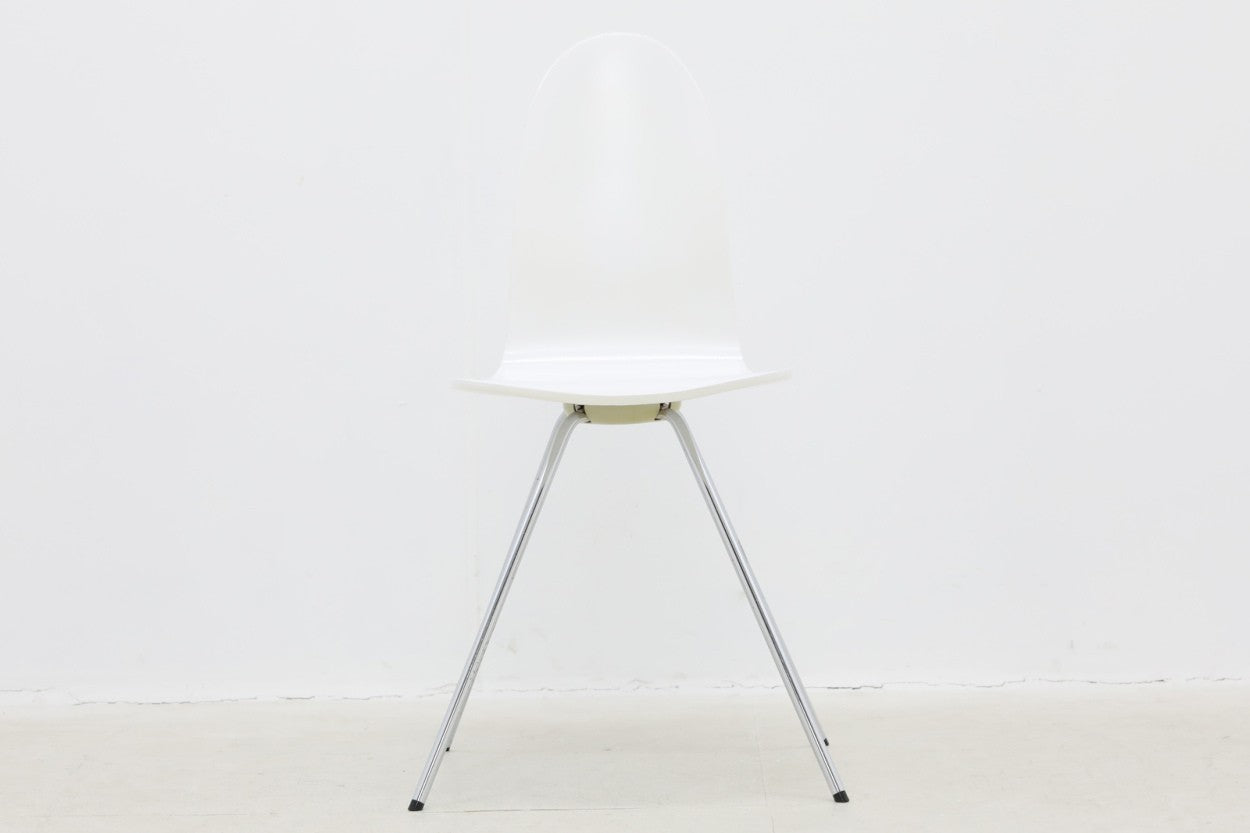 北欧より買い付けました。ArneJacobsenデザインの「タンチェア」です。モスキートチェアと同じくデンマークのムンケゴー小学校のためにデザインした物です。2013年に復刻されましたが、こちらは古いモデルです。