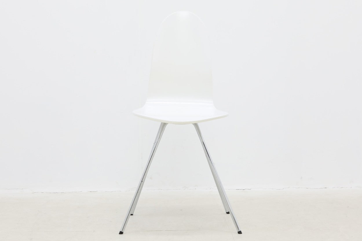 北欧より買い付けました。ArneJacobsenデザインの「タンチェア」です。モスキートチェアと同じくデンマークのムンケゴー小学校のためにデザインした物です。2013年に復刻されましたが、こちらは古いモデルです。